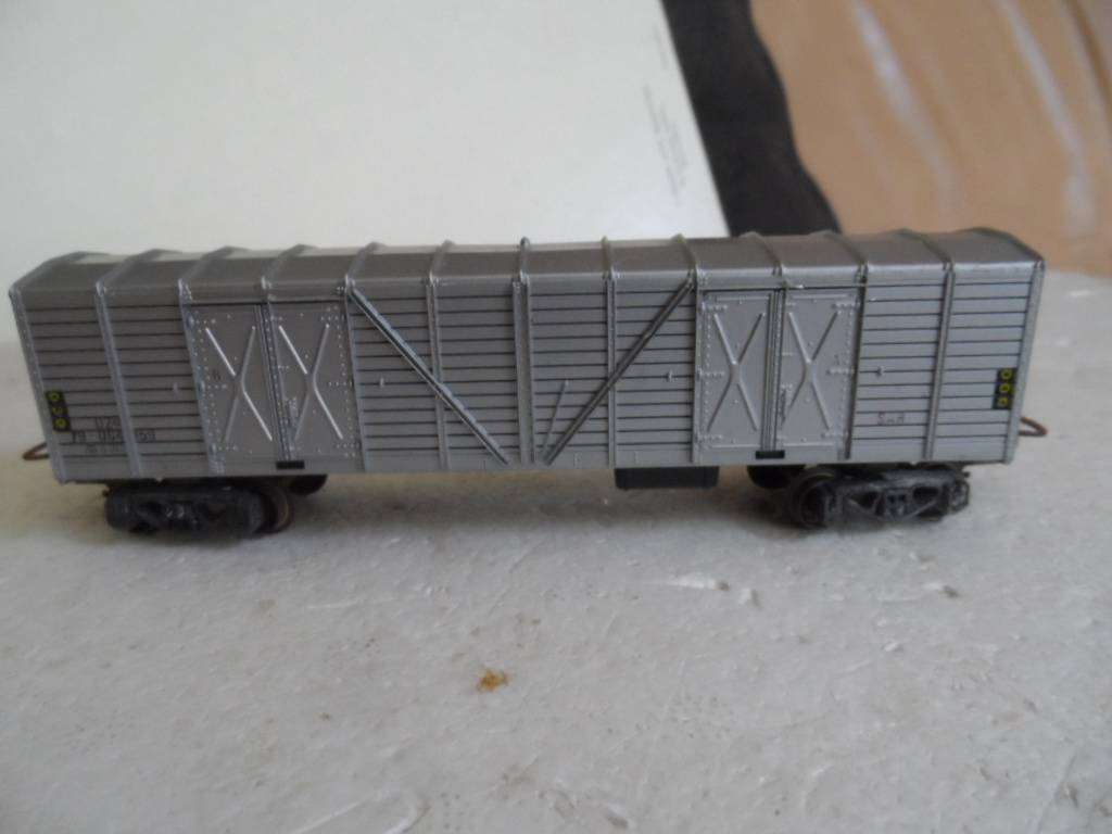 HO Lima silver 2 door boxcar   [HO6]