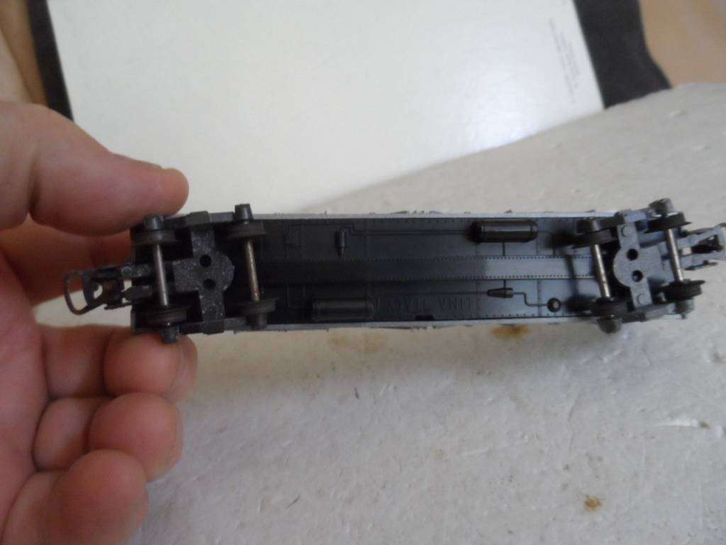 HO Lima silver 2 door boxcar   [HO6]