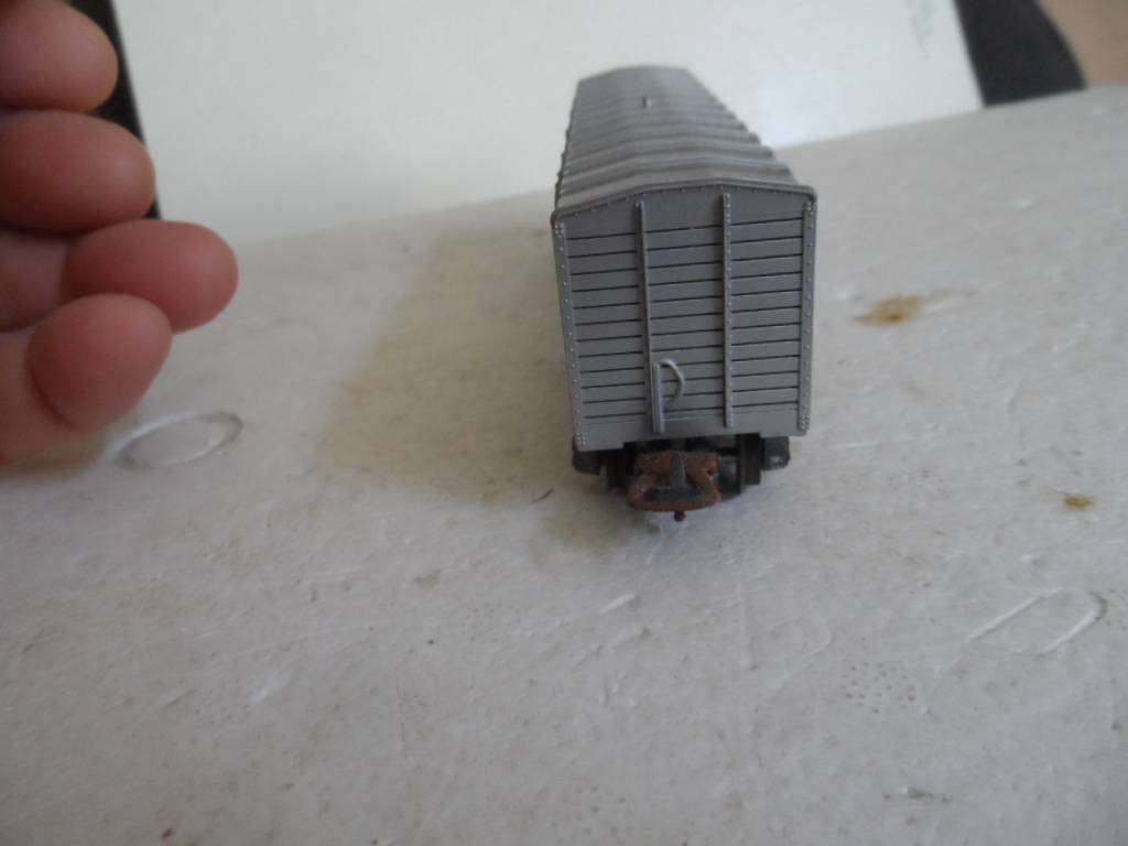 HO Lima silver 2 door boxcar   [HO6]