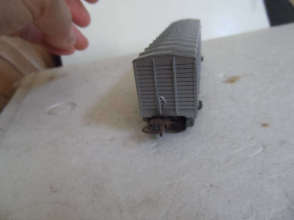 HO Lima silver 2 door boxcar   [HO6]