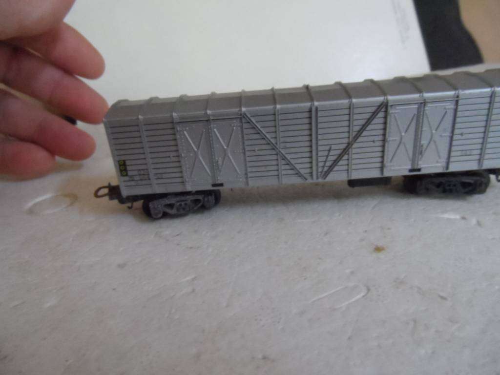HO Lima silver 2 door boxcar   [HO6]