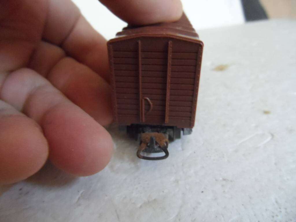 HO Lima brown 2 door boxcar   [HO6]
