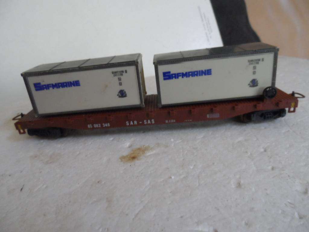 HO Lima container car with two containers    [HO6]