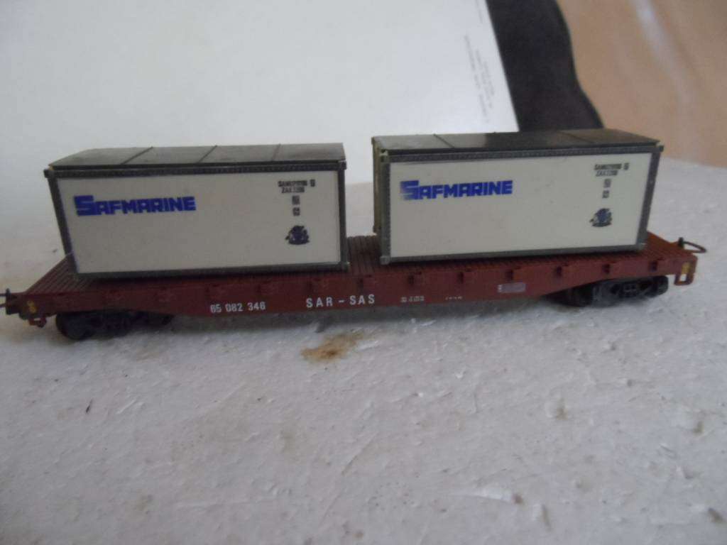 HO Lima container car with two containers    [HO6]