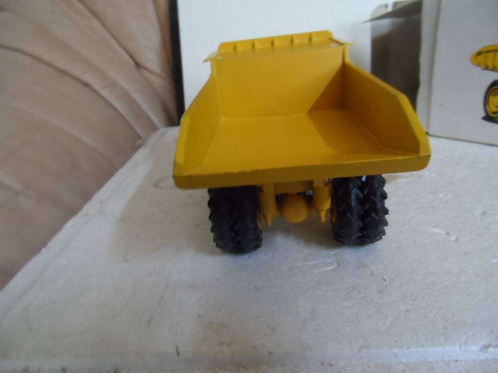 NZG 222 CATERPILLAR 769C SITE DUMPER TRUCK- 1/50