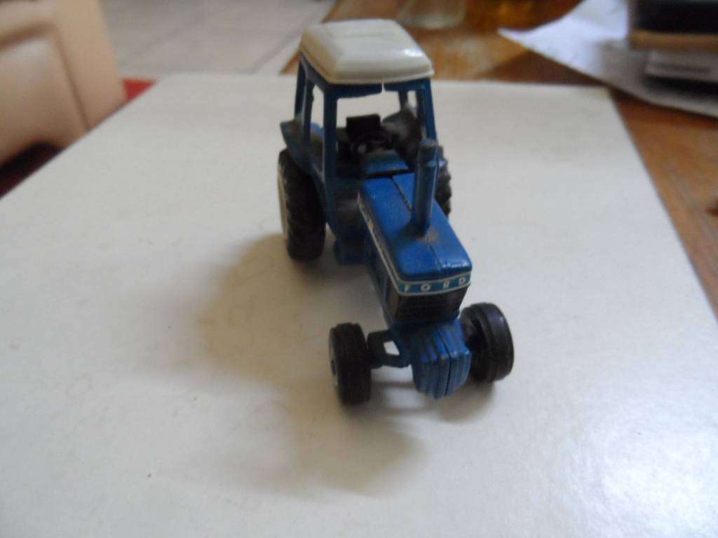 FORD DIECAST 9700 TRACTOR  [m37]