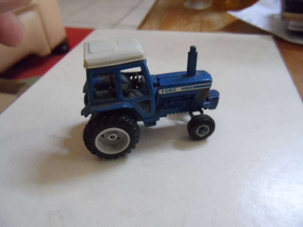 FORD DIECAST 9700 TRACTOR  [m37]