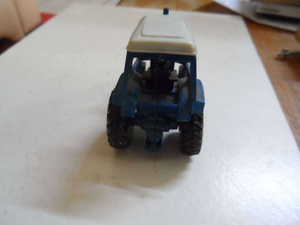 FORD DIECAST 9700 TRACTOR  [m37]