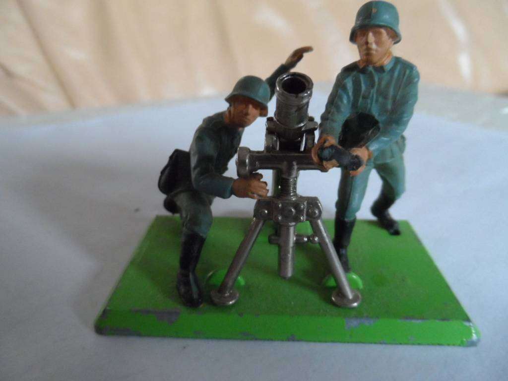 Vintage, Britains Deetail, WW2 US 75 mortar Crew, 1/32 Scale [m300]