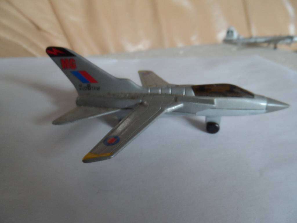 Vintage diecast swept wing fighter jet   [m45]