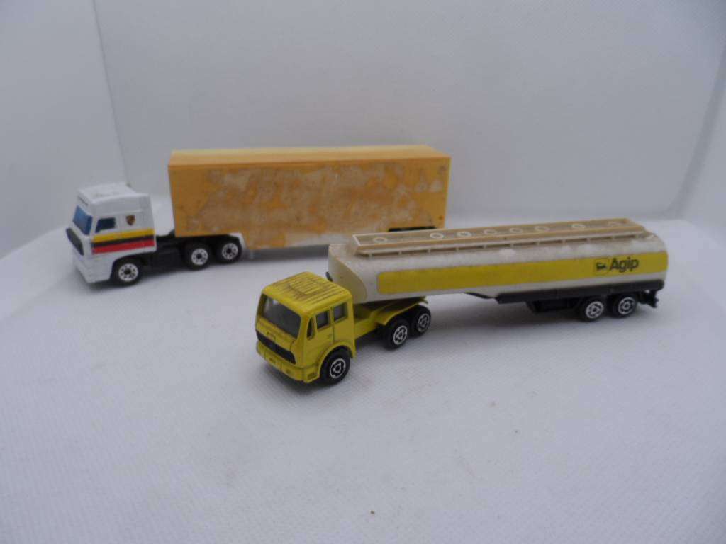 Two HO compatible trucks with trailers  [ho6]
