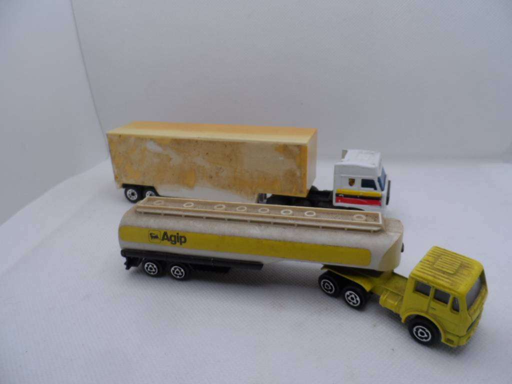 Two HO compatible trucks with trailers  [ho6]