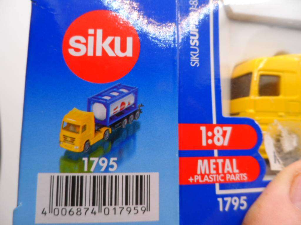 1:87 Siku Mercedes LKW with Tank container 1795 -boxed [m23]
