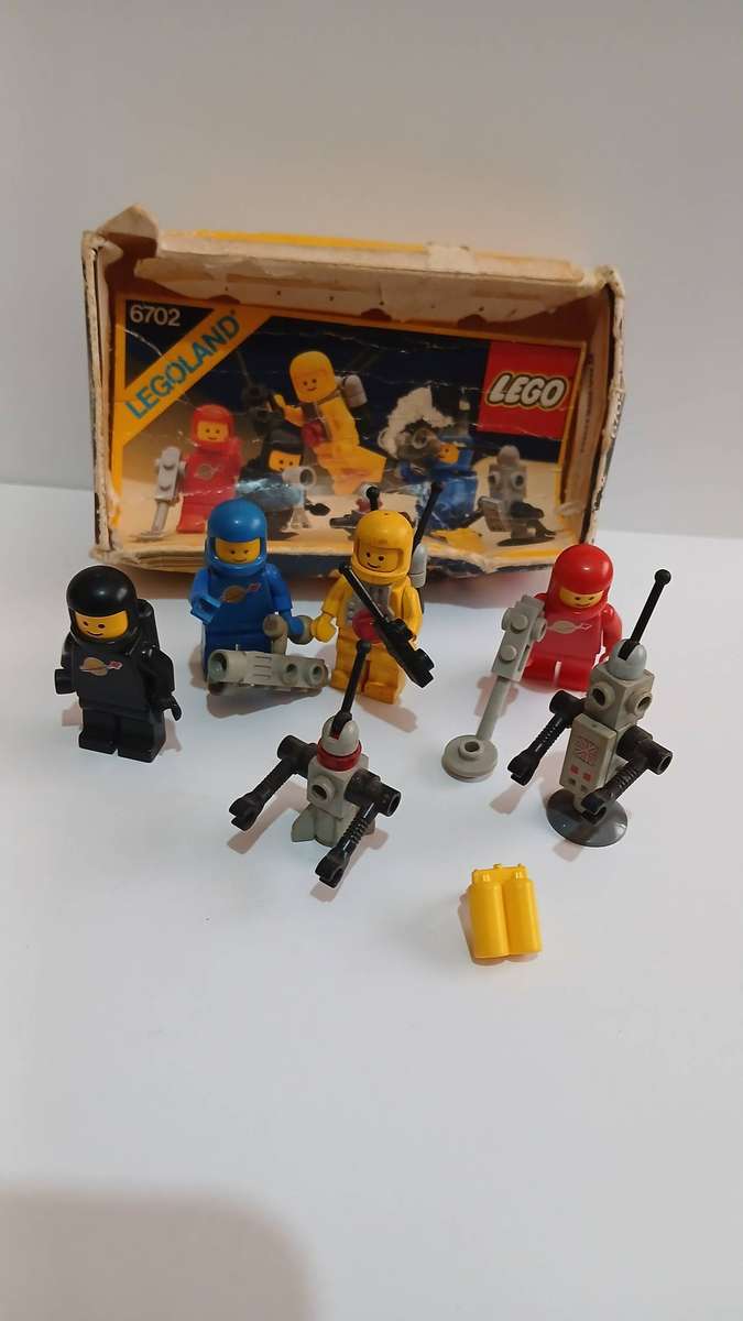 Vintage LEGO 6702 Space Mini-Figures set