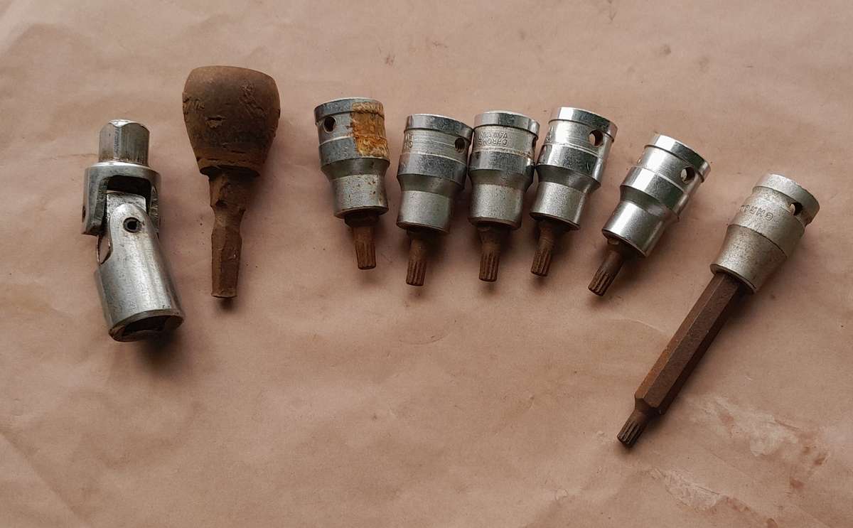 8 Sockets  -As per pictures