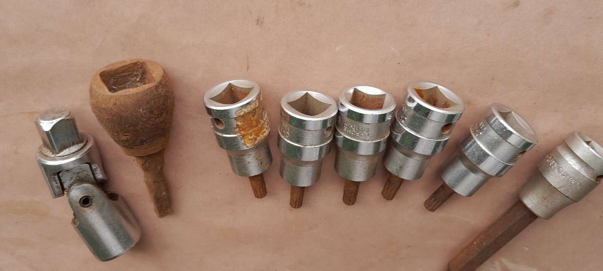 8 Sockets  -As per pictures