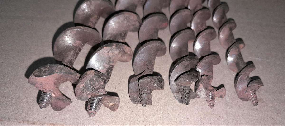 6 Irwin auger bits - sizes 9. 10. 11. 12. 14, 15 + case- as per pictures