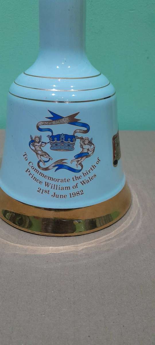 2 x Vintage Cutty Sark Pitchers (Wade PDM) & 2 Vintage Bell Decanters - Prince William Birth (Wad