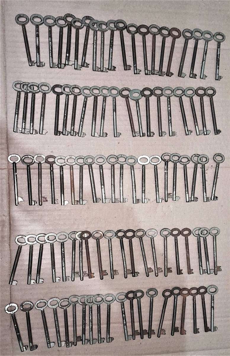 Locksmiths Job lot1 - 100 Vintage Skeleton "Master Keys" - as pics - reasonable offers considered