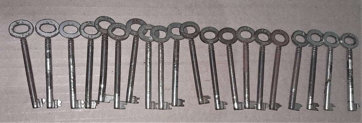 Locksmiths Job lot1 - 100 Vintage Skeleton "Master Keys" - as pics - reasonable offers considered