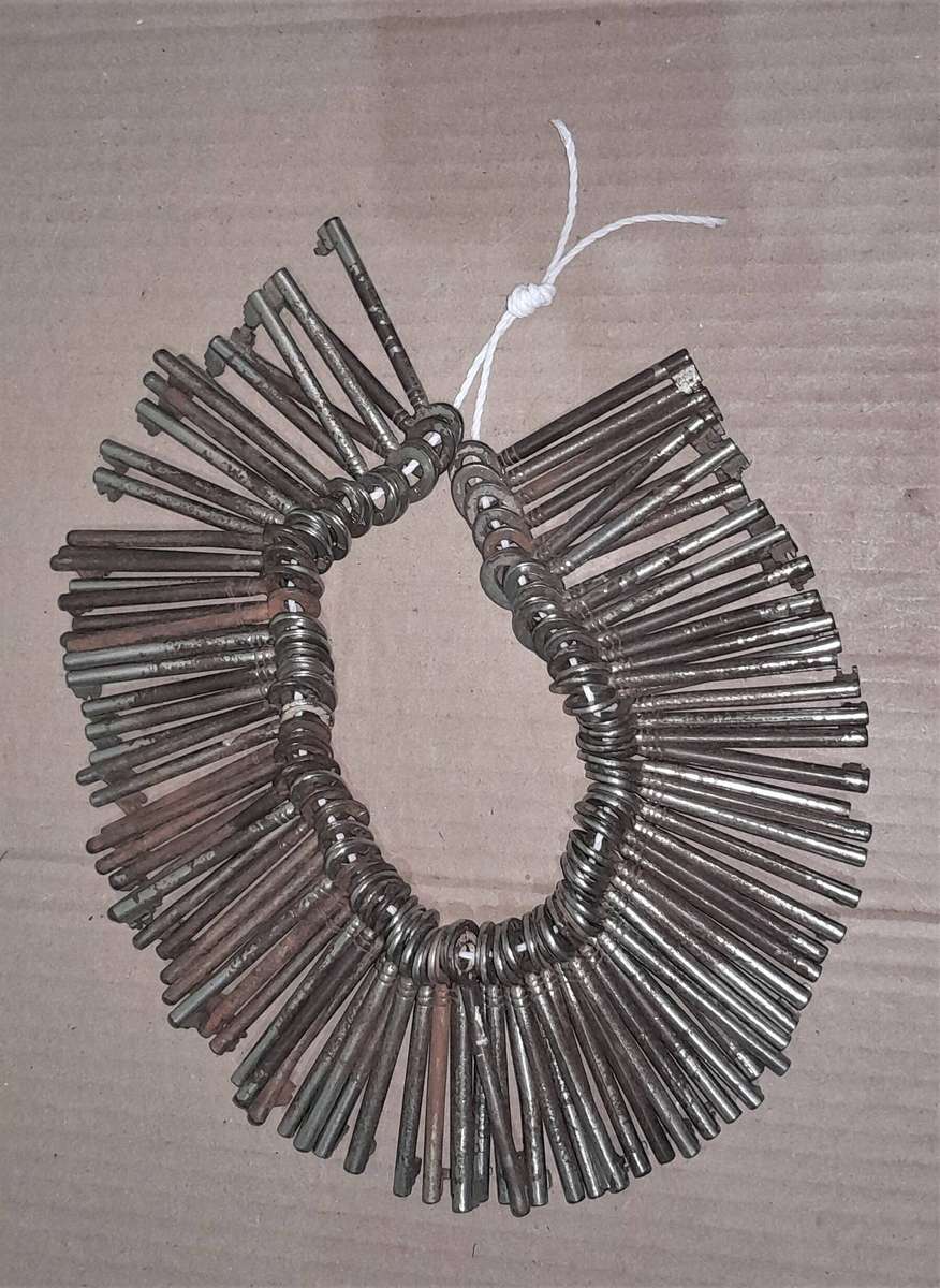 Locksmiths Job lot1 - 100 Vintage Skeleton "Master Keys" - as pics - reasonable offers considered