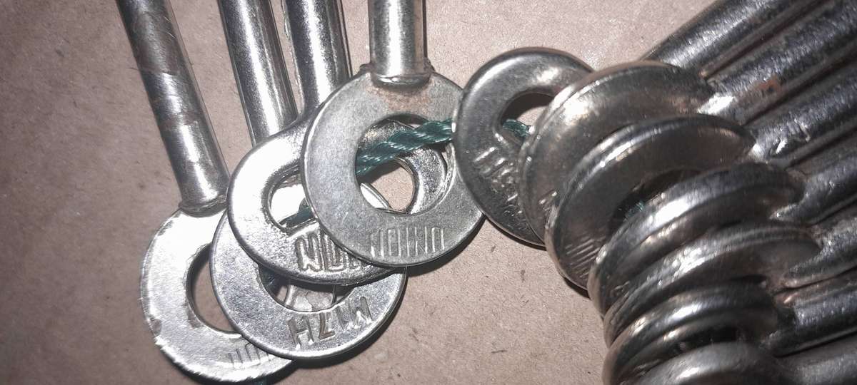 Locksmiths Job lot3 - 77  Vintage Keys - includes 12 Union - as pics - reasonable offers considered