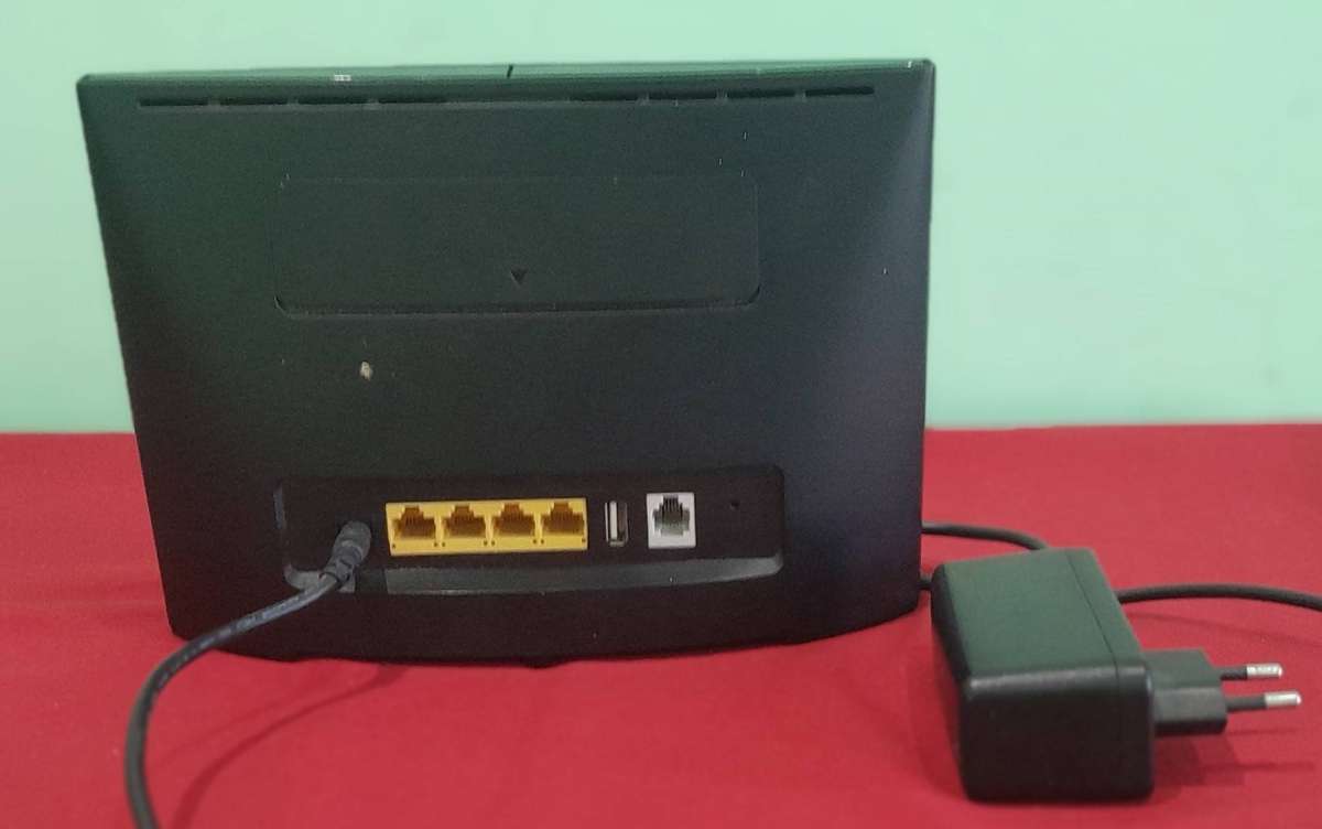 Huawei Router Model B525  C526  - As per pictures
