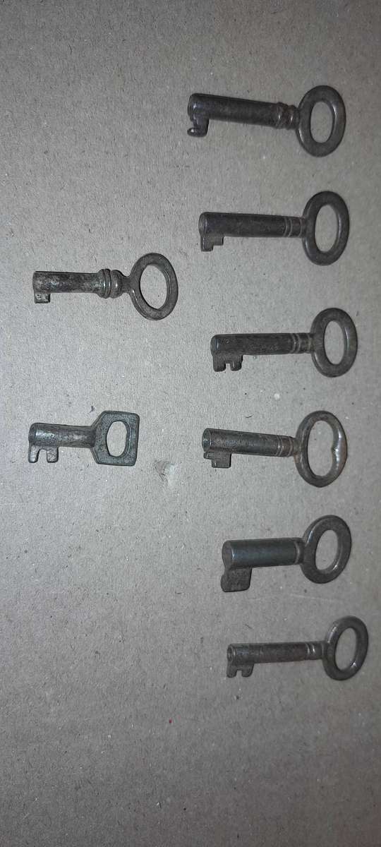 13 Vintage Collextable Keys - See Pics - Bid per key
