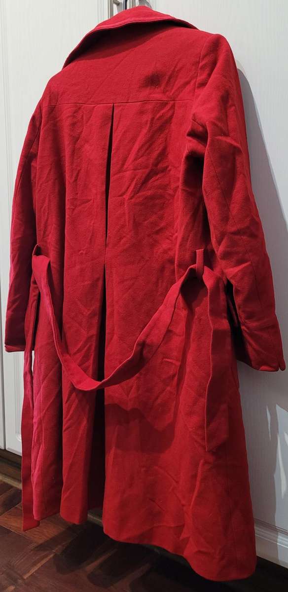 Stunning red coat with belt (UK 12 / USA 8)