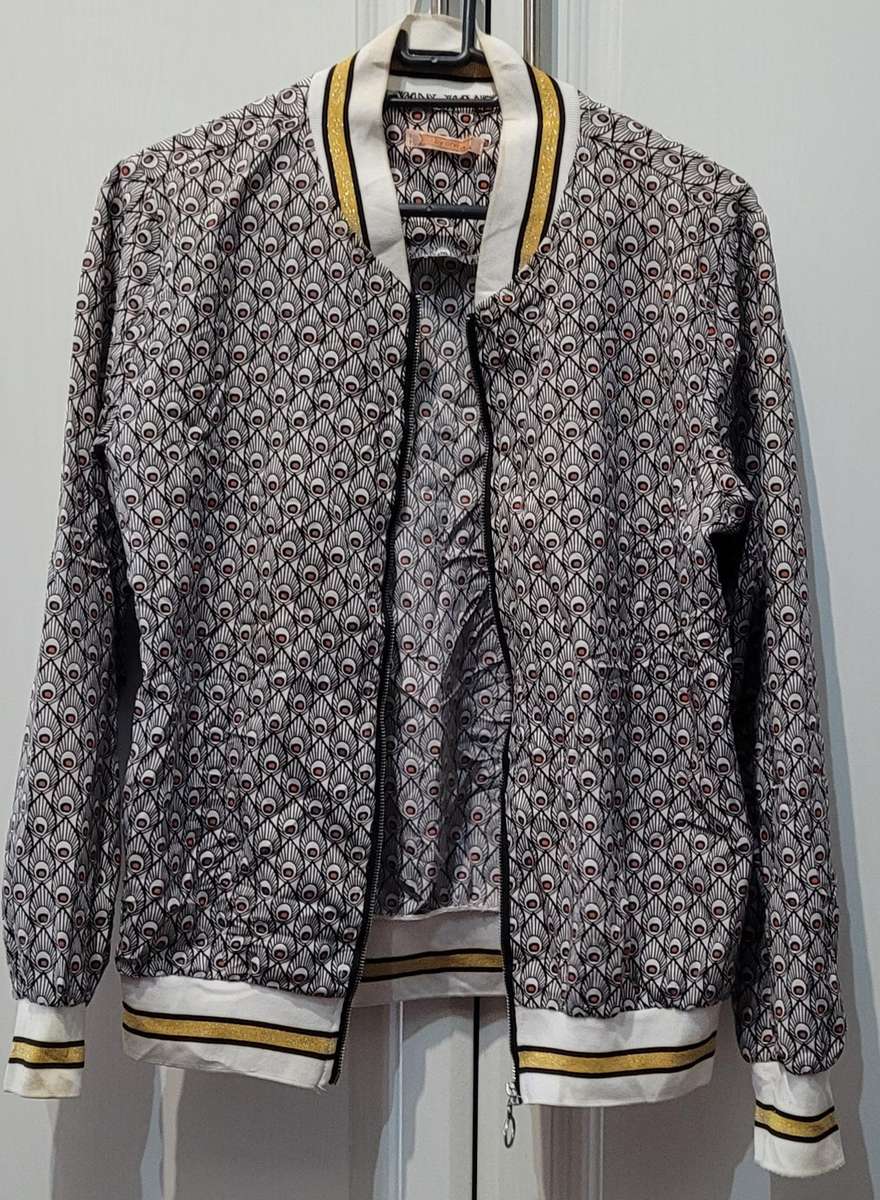 Ladies light jacket (zipper not working properly)