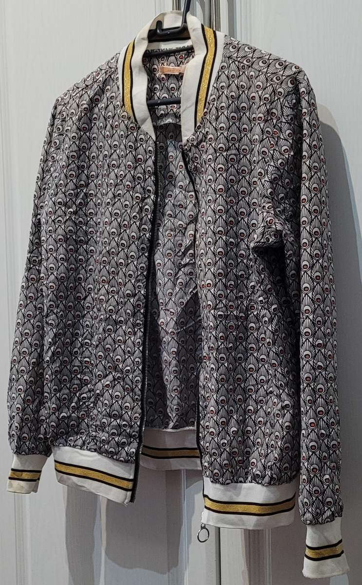 Ladies light jacket (zipper not working properly)