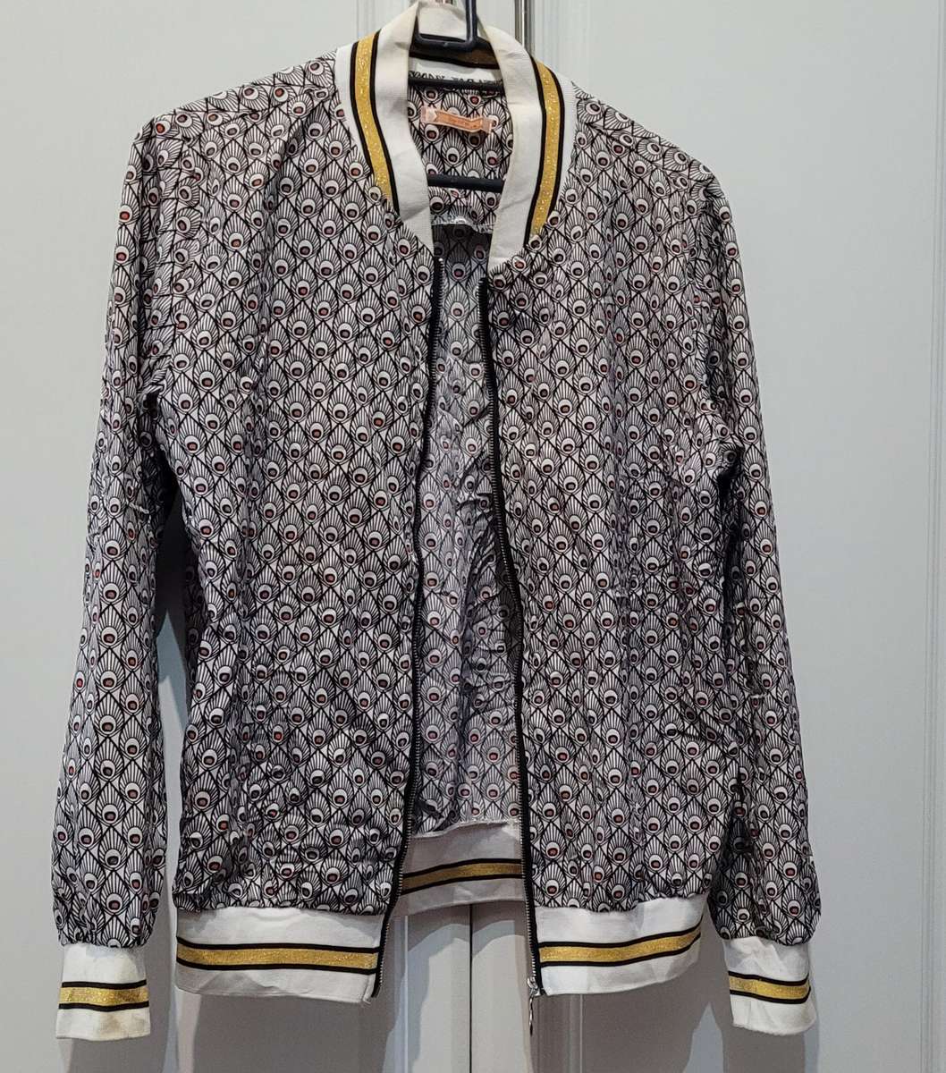 Ladies light jacket (zipper not working properly)