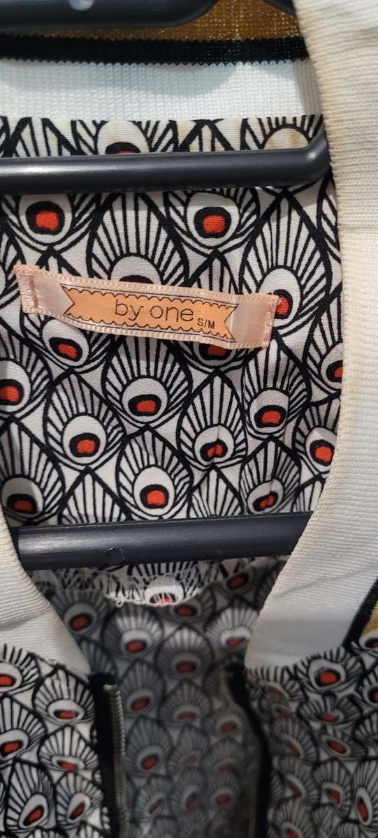 Ladies light jacket (zipper not working properly)