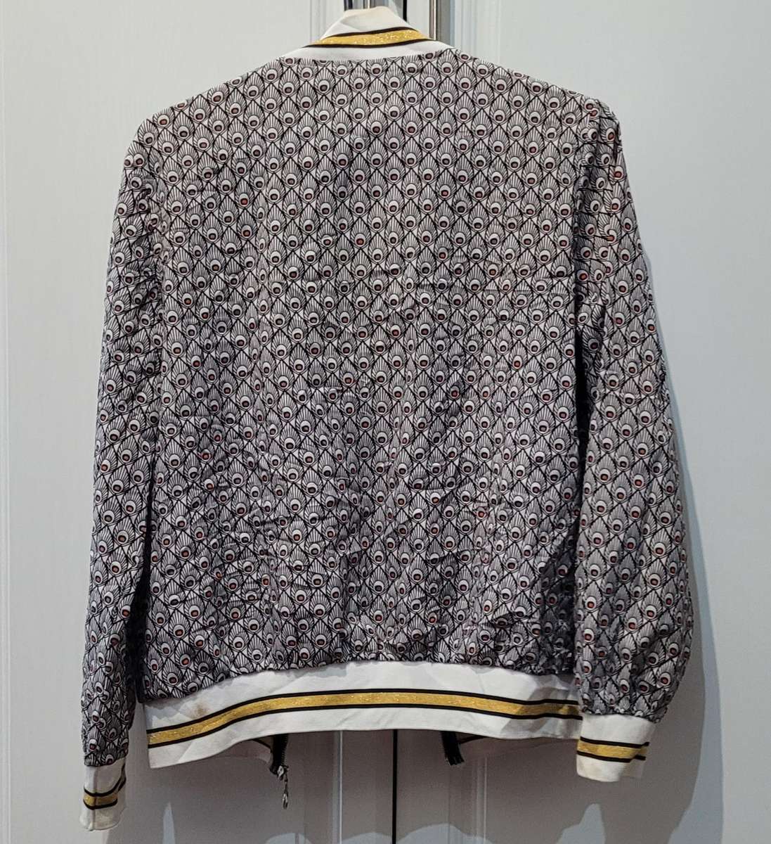 Ladies light jacket (zipper not working properly)