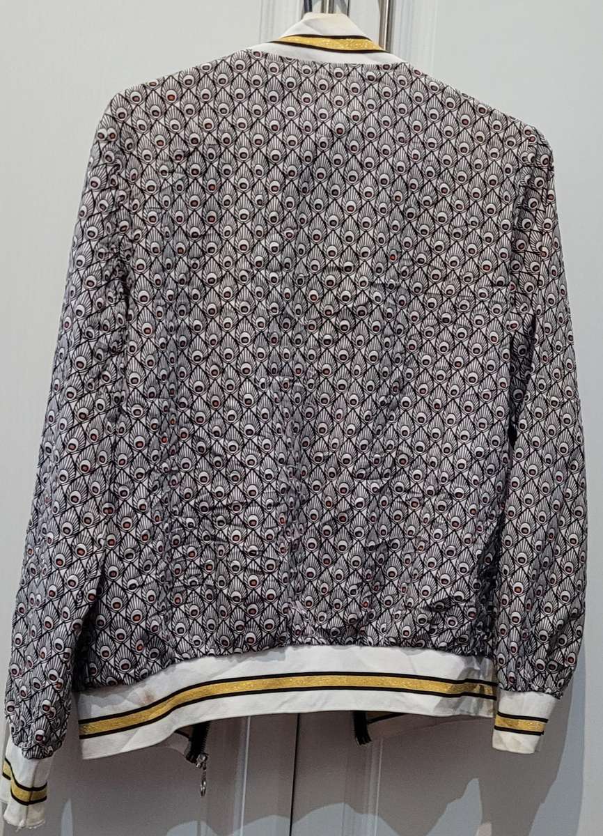 Ladies light jacket (zipper not working properly)