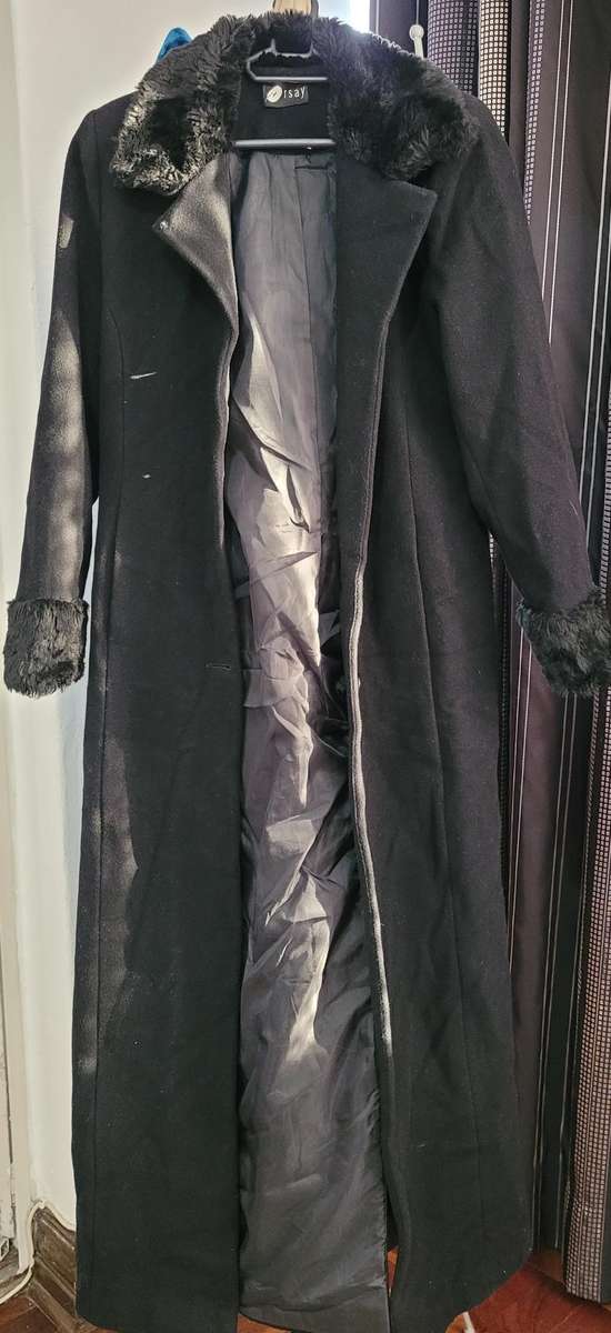 Stunning long black coat with fur collar