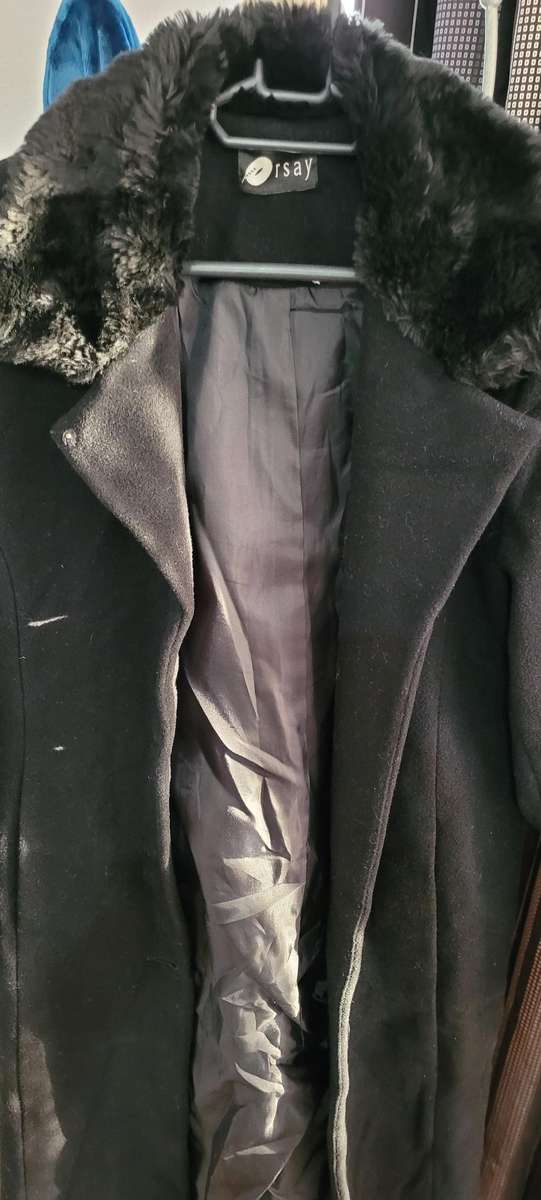 Stunning long black coat with fur collar