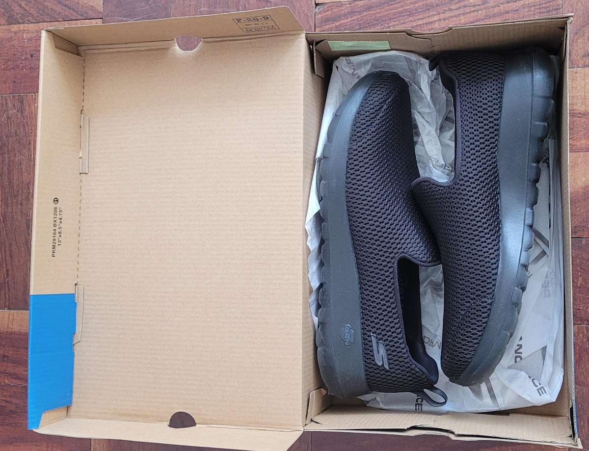 Sketchers Men's Go Walk Max Slip On Shoes (like new)