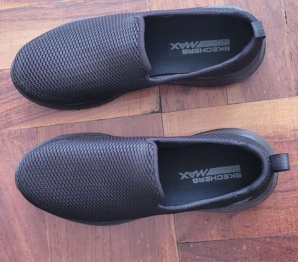 Sketchers Men's Go Walk Max Slip On Shoes (like new)