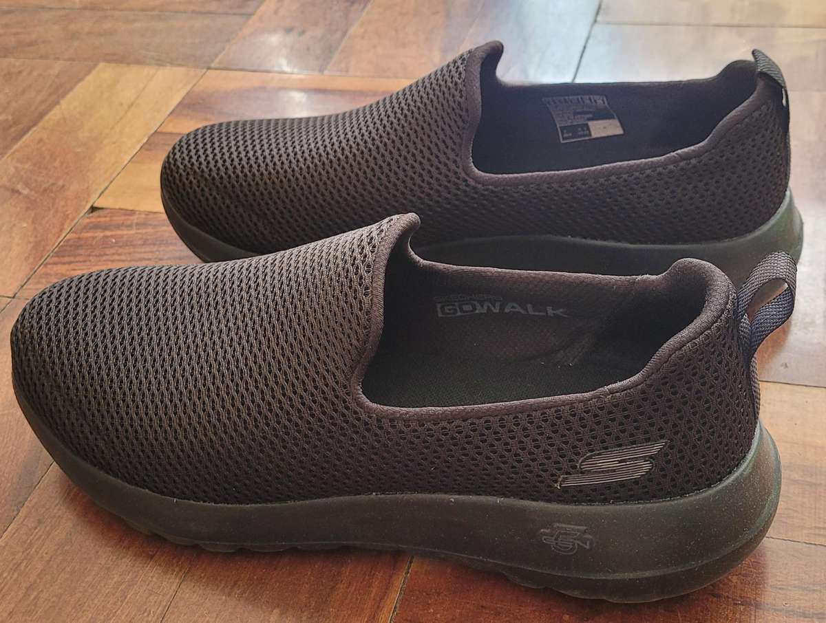 Sketchers Men's Go Walk Max Slip On Shoes (like new)