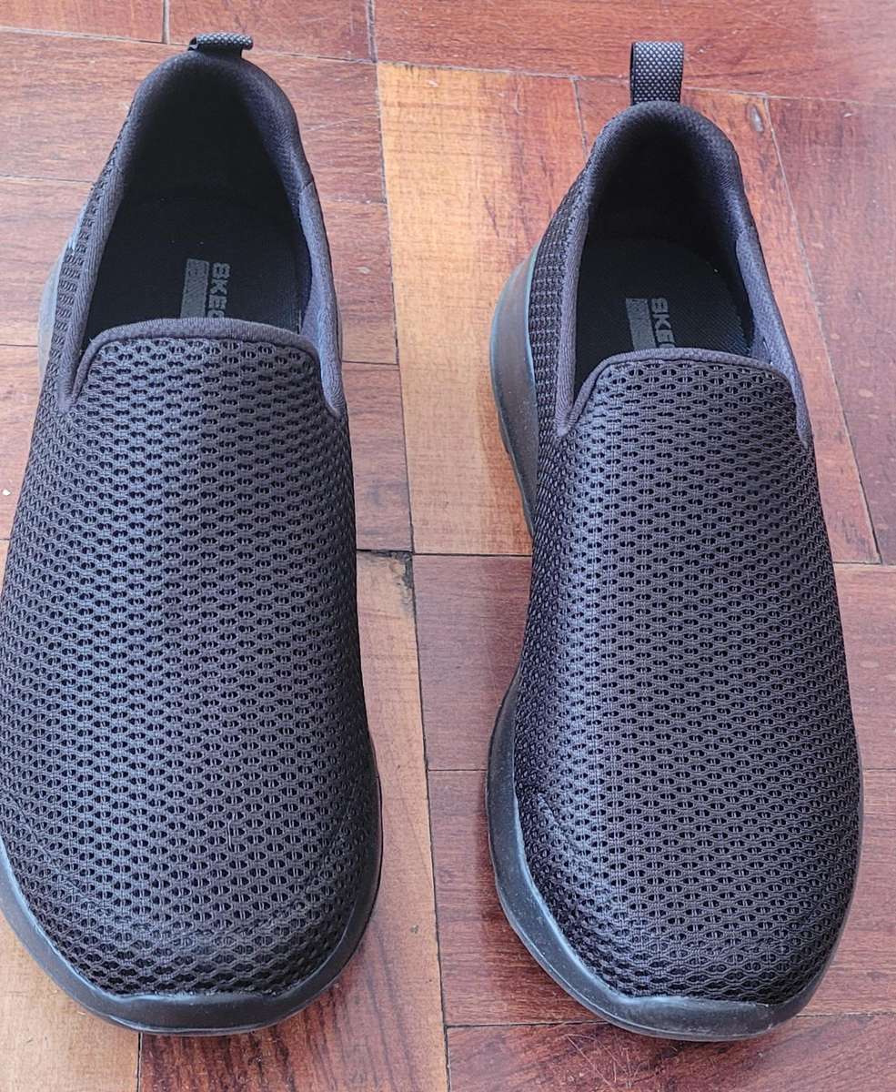 Sketchers Men's Go Walk Max Slip On Shoes (like new)