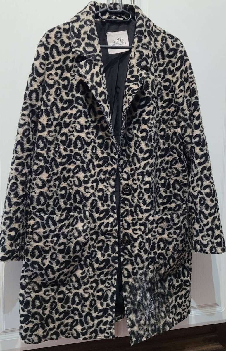 Beautiful ladies coat (XL)