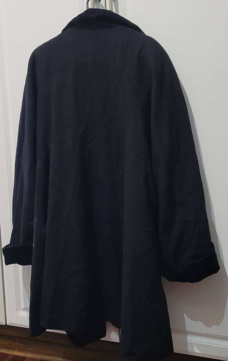 Stunning black coat (wool and cashmere blend)