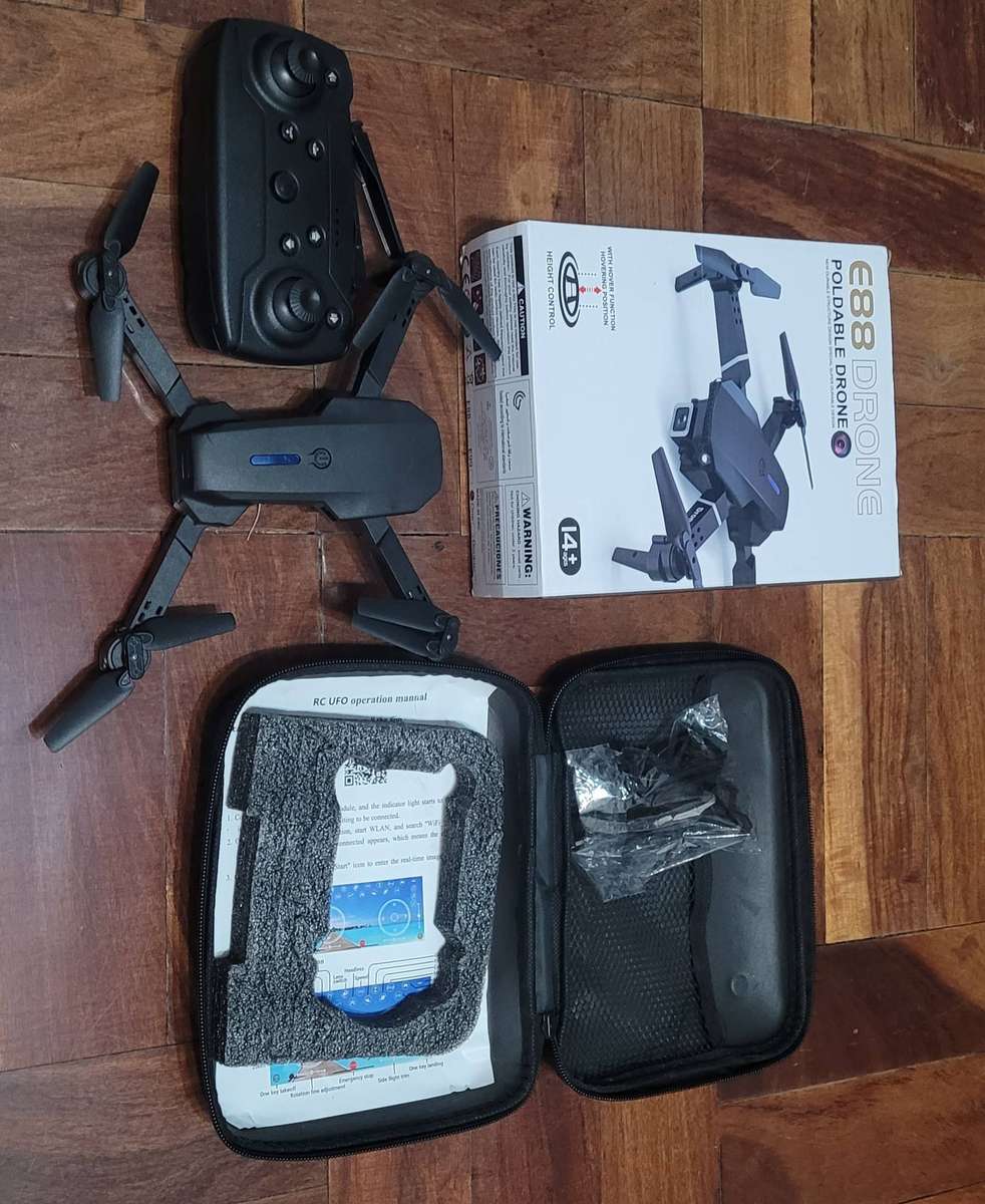 E88 Foldable drone with camera (read description)