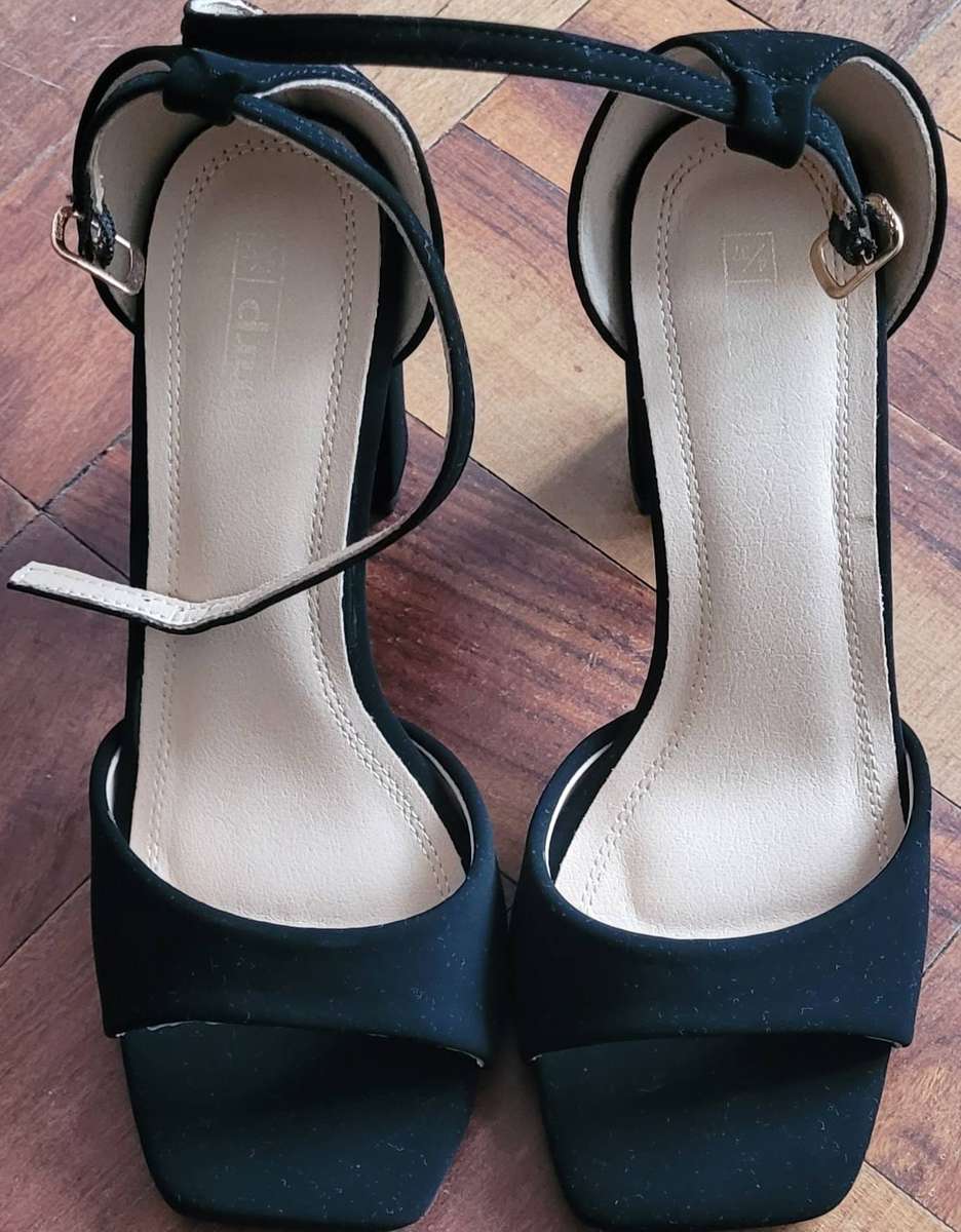 Ladies black heels (used once)