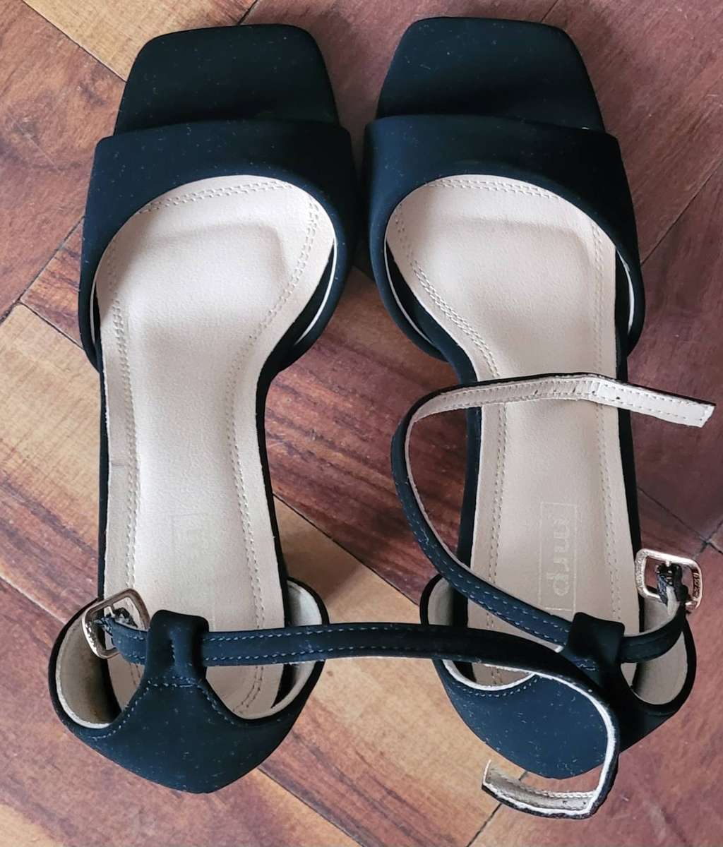 Ladies black heels (used once)