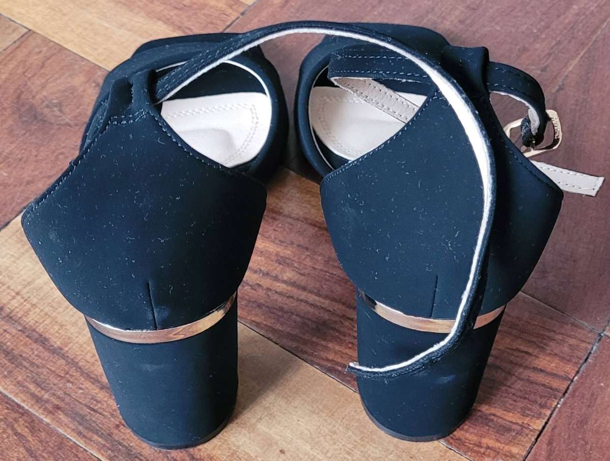 Ladies black heels (used once)