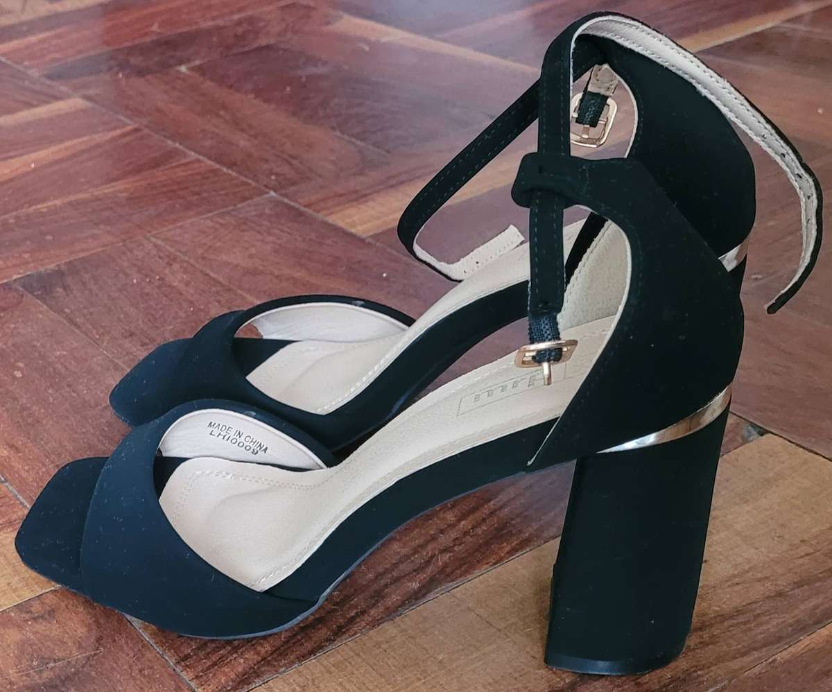 Ladies black heels (used once)