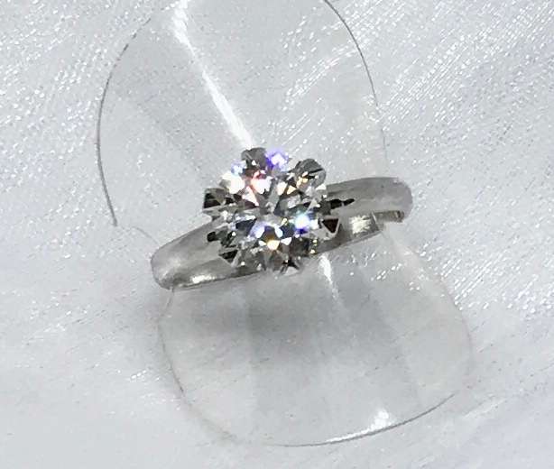 BEAUTIFUL 2.90CT WHITE MOISSANITE - SPARKLE!