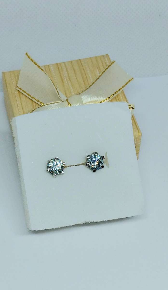 SALE! 2.00tcw Classic 6 Claw Blue/White Moissanite Earrings